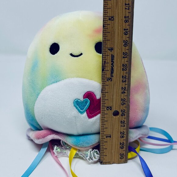 Squishmallow Janet the Jellyfish Hearts on Tummy Valentine Plush Toy - Picture 2 of 10
